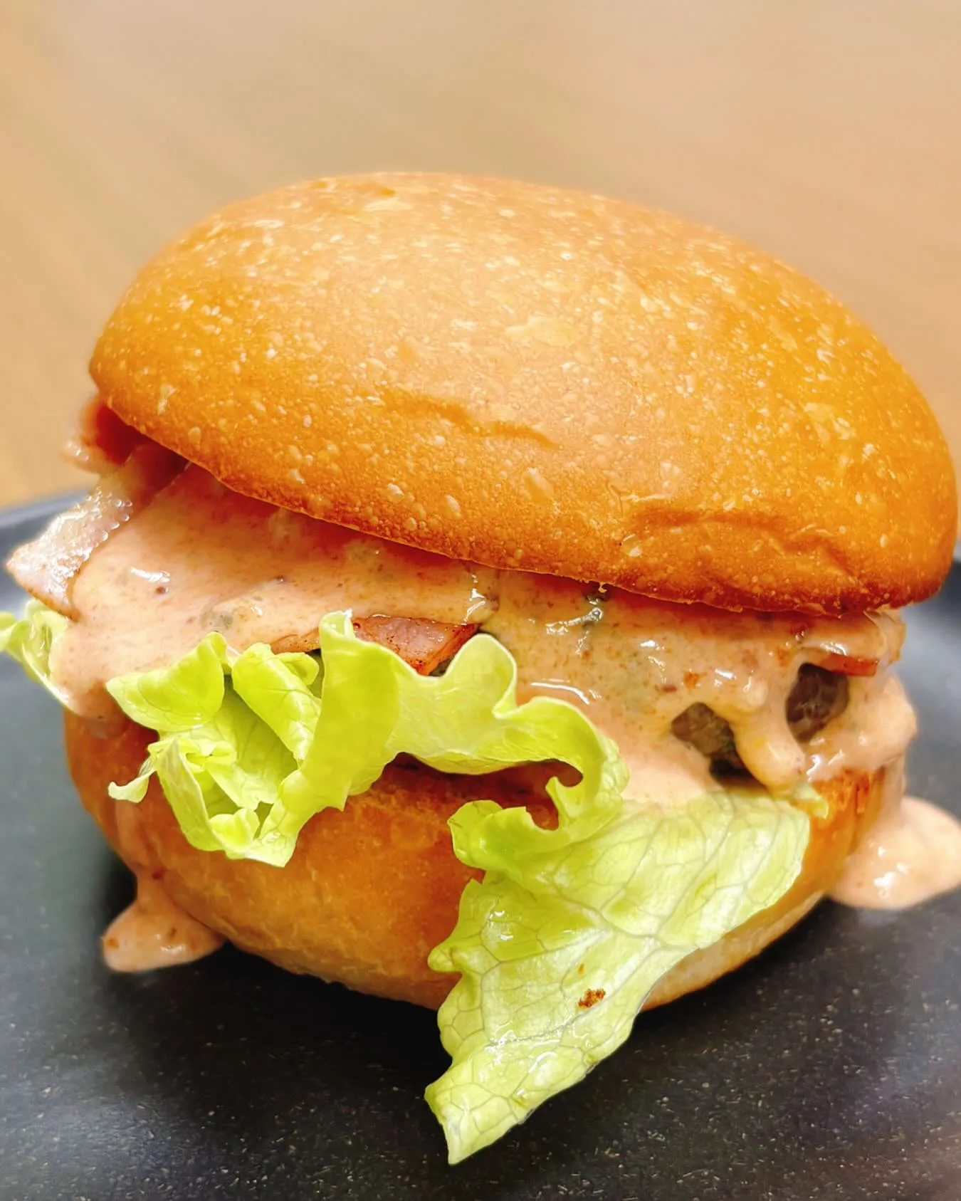 このちょっとの塩分がイイ！ベーコンバーガー！